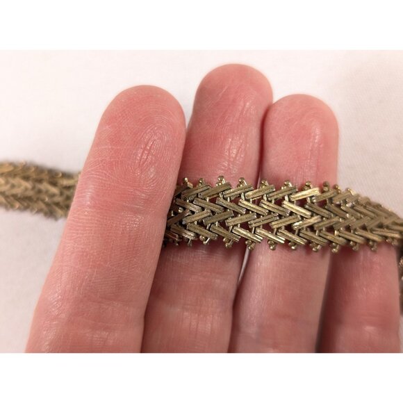 Vintage herringbone watch strap style bracelet, gold wash chevron metal link - Picture 8 of 10